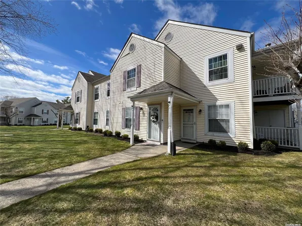 125 Fairview Circle #125, Middle Island, NY 11953