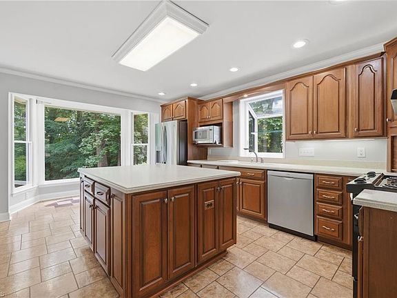 5th image of 2025 Duckworth Ct