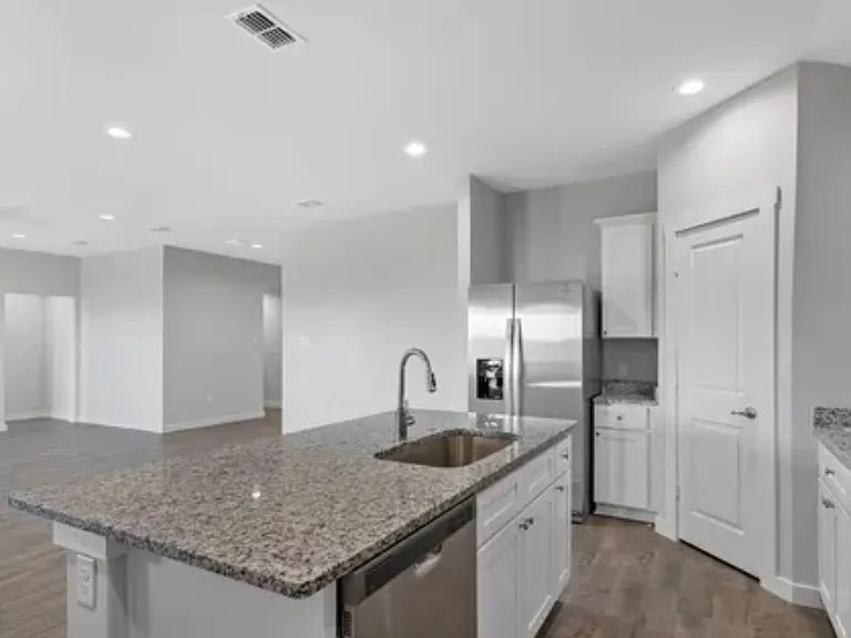 2609 Republic Ave — Photo 5