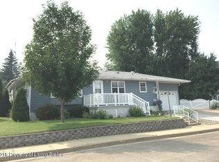 207 7th Ave E, Dickinson, ND 58601