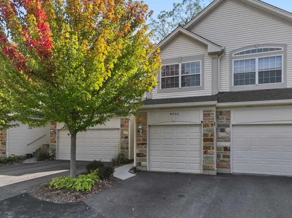 8045 Sierra Woods Ln, Carpentersville, IL 60110