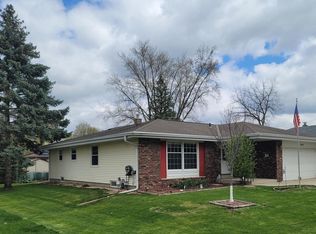 1714 Sycamore Dr, Waukesha, WI 53189