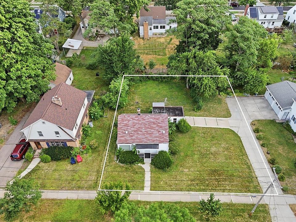 1st image of 3902 Winnemac Ave