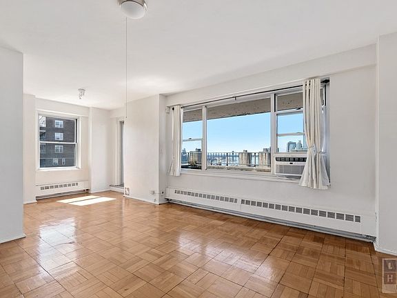 2nd image of 572 Grand St APT G1801