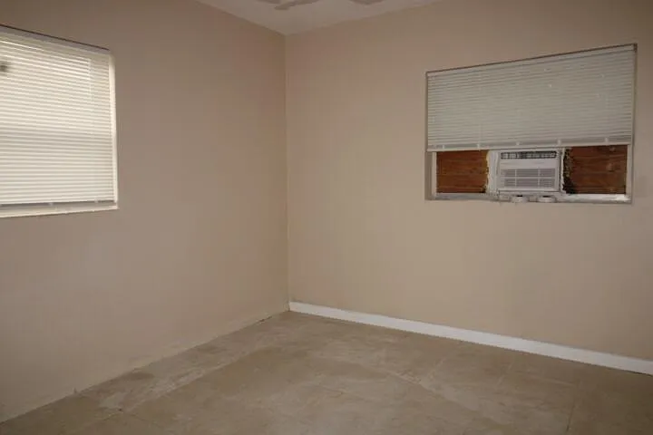 1417 W 32nd St — Photo 12
