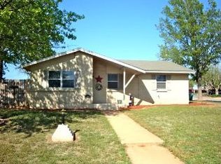 1106 Lincoln Dr, Iowa Park, TX 76367