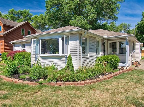 3rd image of 2489 Oakview Dr