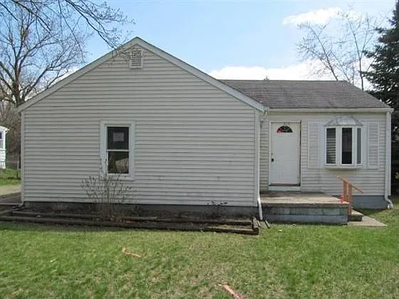 575 Amberwood St photo 1