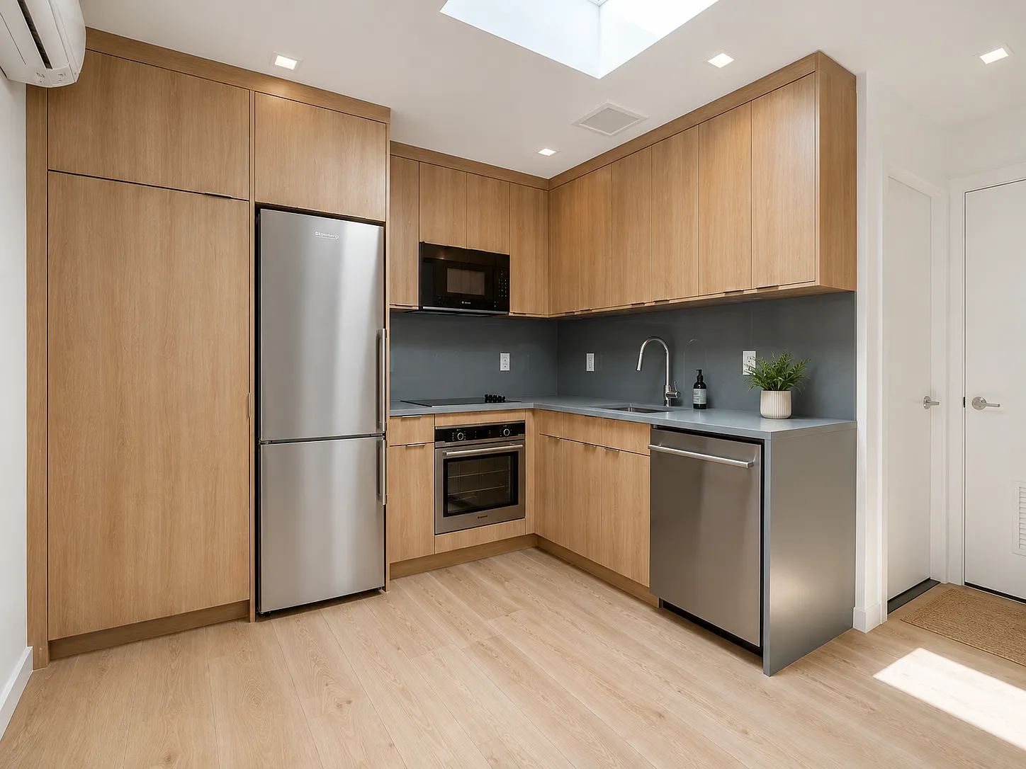327 Henry Street — Photo 2