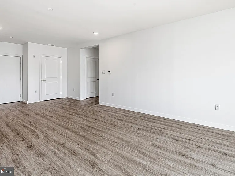 915 N Broad St #17-413 — Photo 7