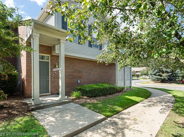 44007 Rushcliffe Dr #157, Sterling Heights, MI 48313
