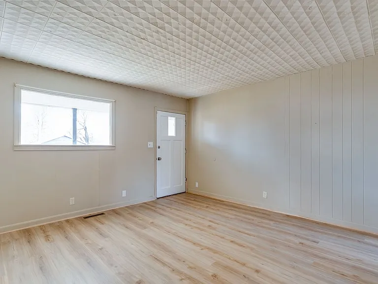 1616 E Funston St — Photo 14