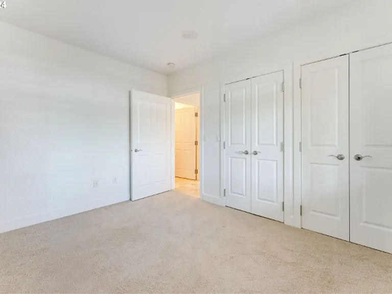 2015 SE Columbia River Dr #320 — Photo 15