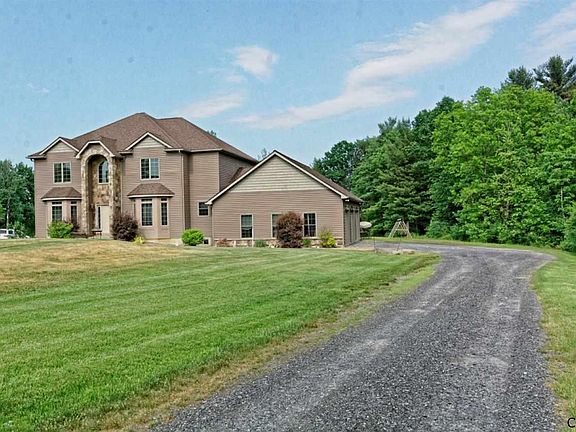 2nd image of 120 Oak Ridge Dr