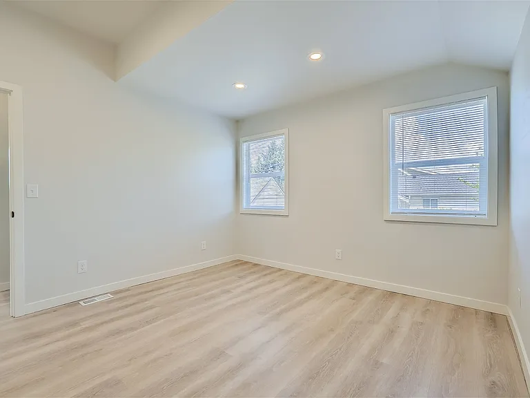 1704 S Hanford St — Photo 20