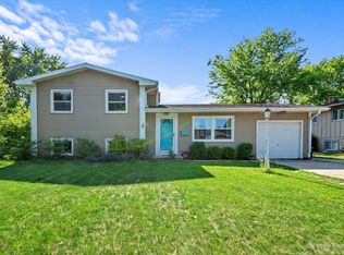860 Darlington Ln, Crystal Lake, IL 60014