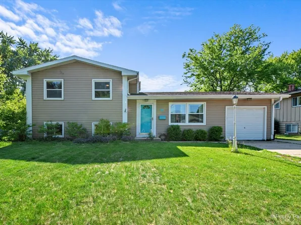 860 Darlington Ln, Crystal Lake, IL 60014