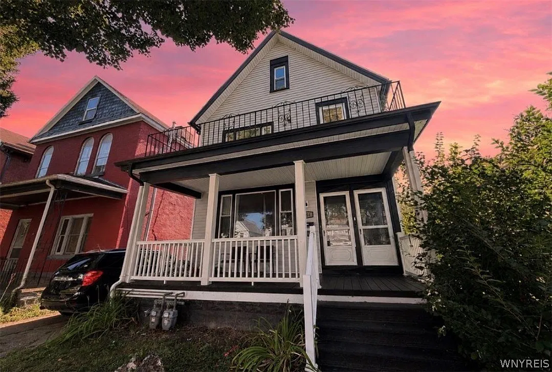 3 bed, 1.0 bath, 2532 sqft, $1,295 — Photo 1