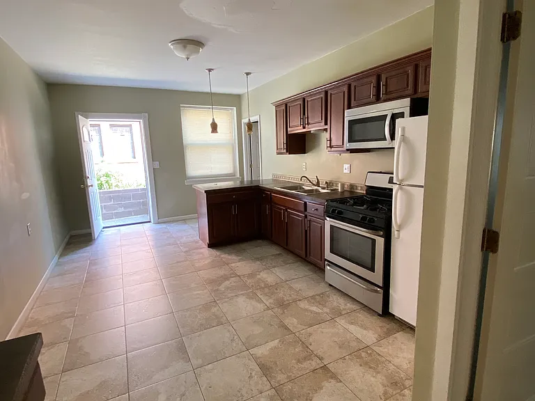 12010 Paul Ave — Photo 1