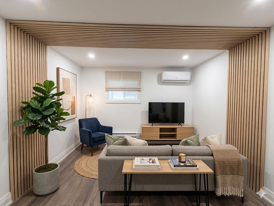 1st image of 184 Ottawa St S #1