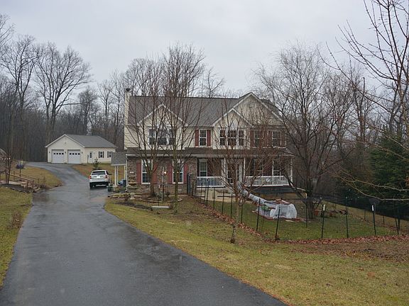 4th image of 203 Banks Dr