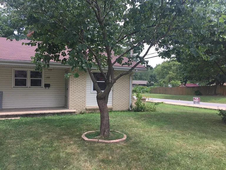 1162 S Bruce Ave — Photo 1