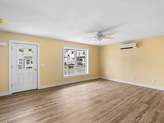 5th image of 12 Glen Cove Pl