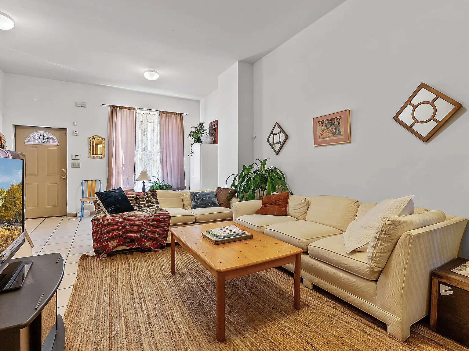 5 bed, 1845 sqft, $3,100 — Photo 1