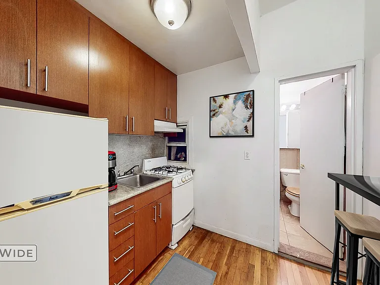 429 E 80th St #1B — Photo 4
