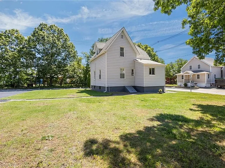 9 Gardner Ave — Photo 36