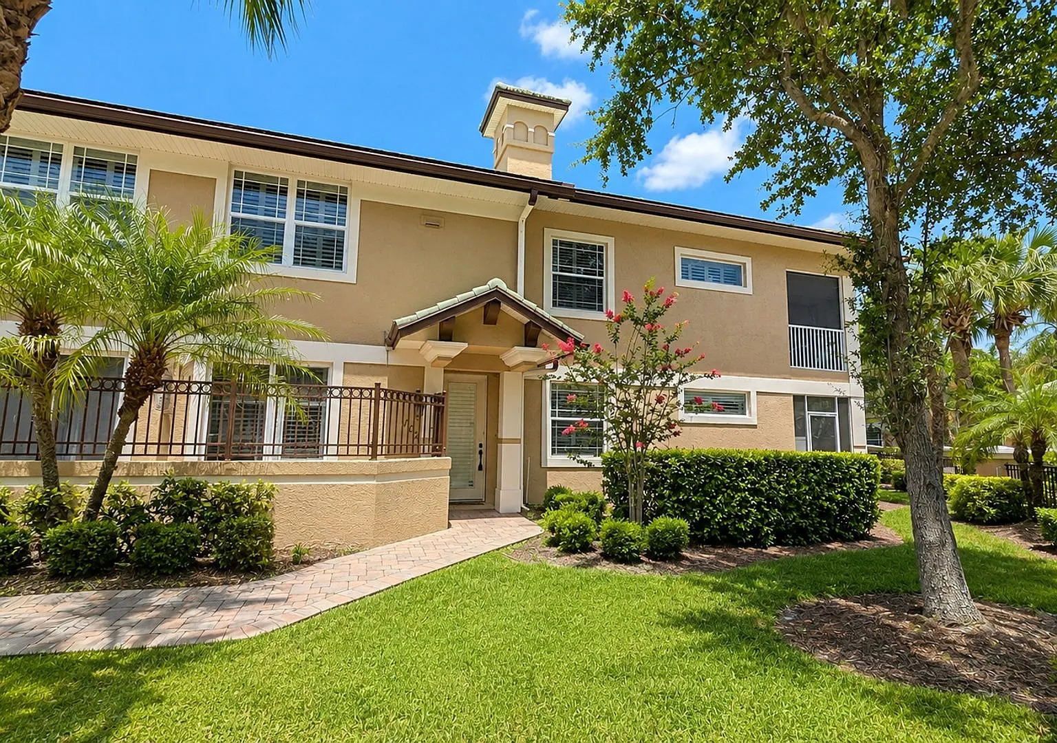 Annual unfurnished 3/2 villa in the Moorings at Edgewater — Photo 2