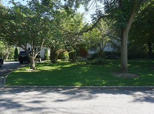 4 Cypress Ave, Great Neck, NY 11024