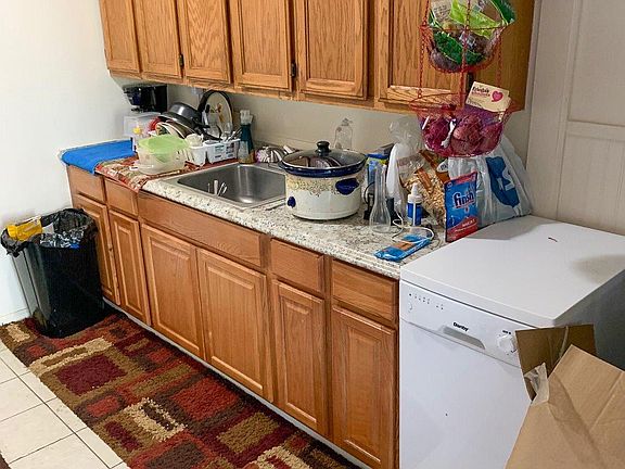 4th image of 1022 Divver St