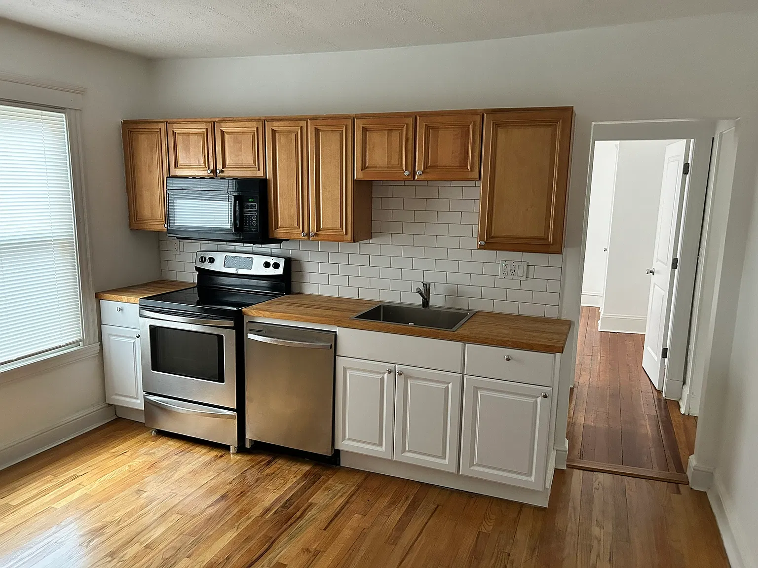 3 bed, 1300 sqft, $1,950 — Photo 2