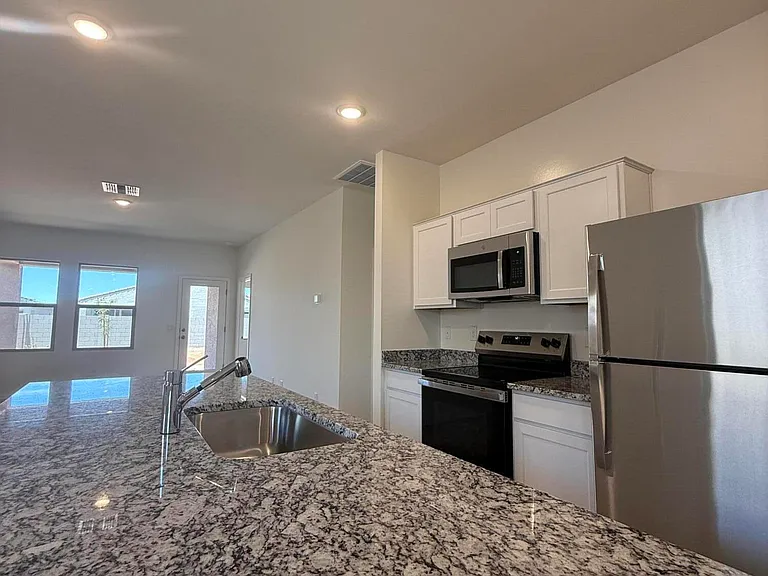 2370 E Steer Dr — Photo 20