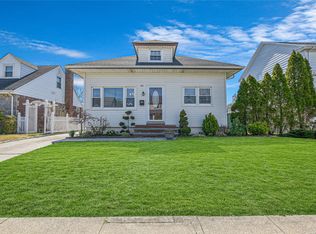 89 Fairfield Ave, Mineola, NY 11501