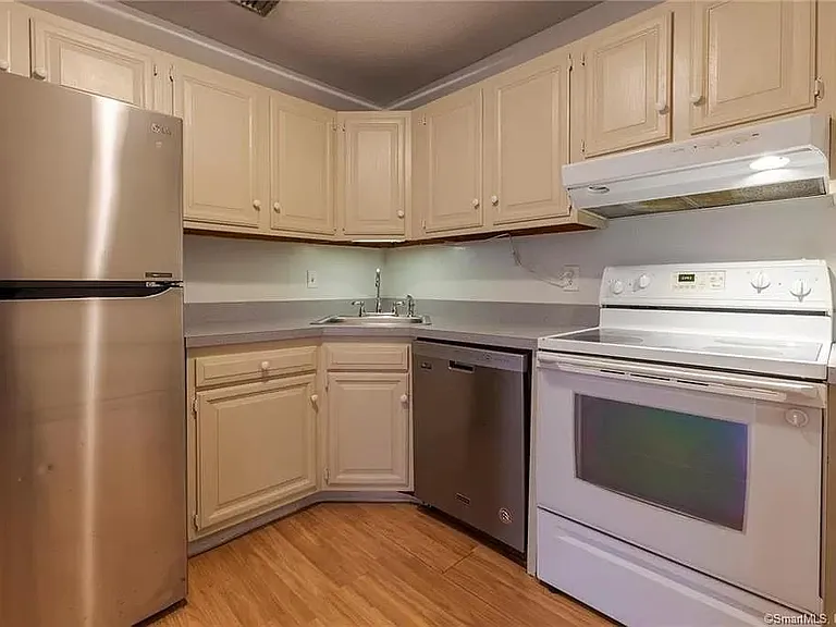 612 Twin Circle Dr #612 — Photo 6