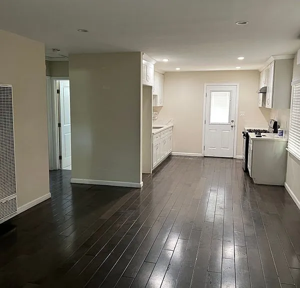 6667 N Hammond Ave — Photo 2