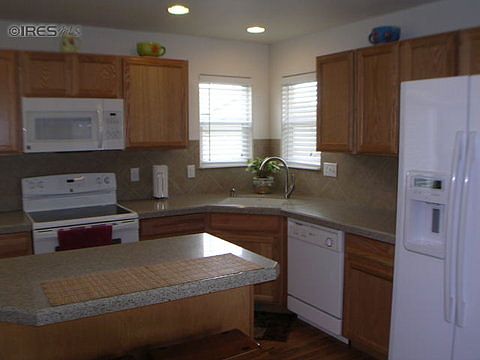 3rd image of 9661 Roadrunner Ave