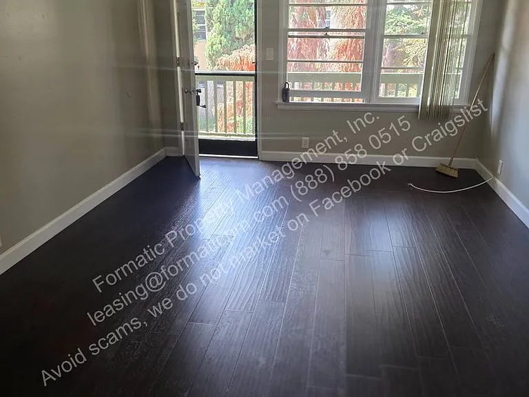 1210 Bennett Ave — Photo 2