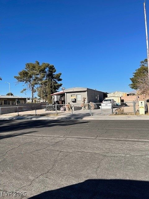 1st image of 6500 Delphinium Ave