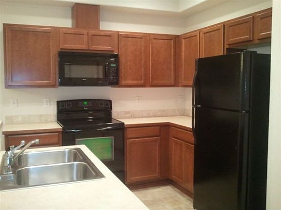 2nd image of 148 NE Miramar Cir