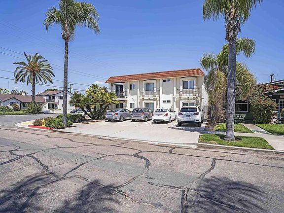 3rd image of 4575 Kensington Dr