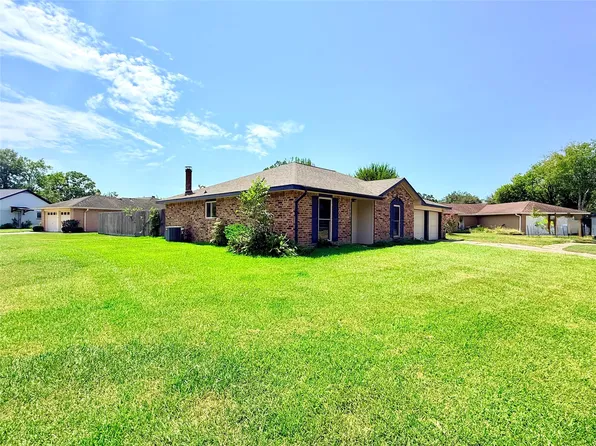 2410 Point Comfort Ct, Webster, TX 77598