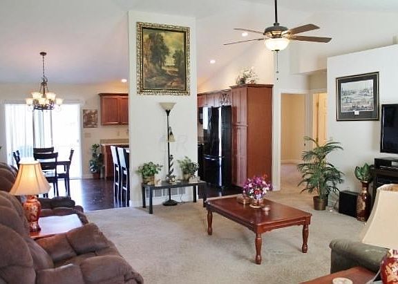 3rd image of 218 Lakeview Heights Dr