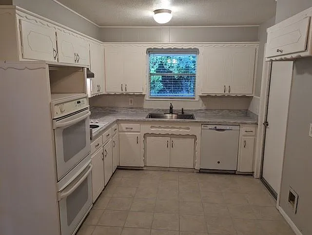 4205 N Nicklas Ave — Photo 5