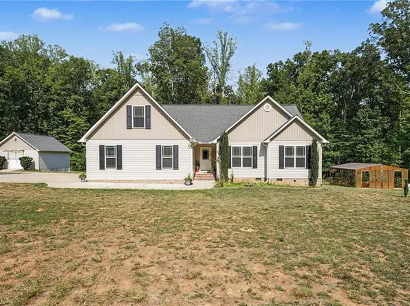 8430 Rumbley Rd, Summerfield, NC 27358