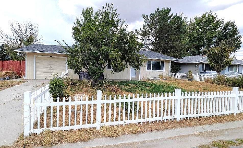 1st image of 709-985 Lake Ave