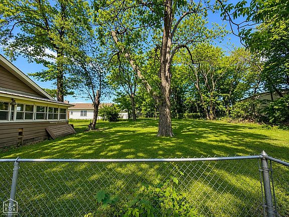 3rd image of 1306 Aggie Rd