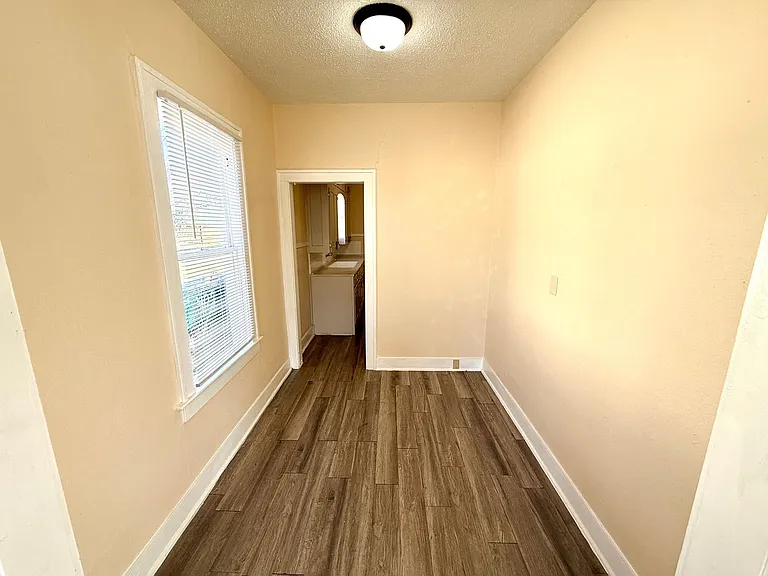 409 Canton St — Photo 8